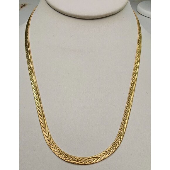 Napier Flat Leaf Pattern Gold Tone Chain Foldover Clasp 18"L - Picture 5 of 6